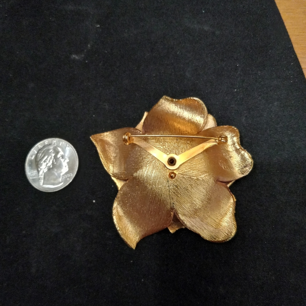Pink Enamel and Rhinestone Flower Brooch - Picture 5 of 12